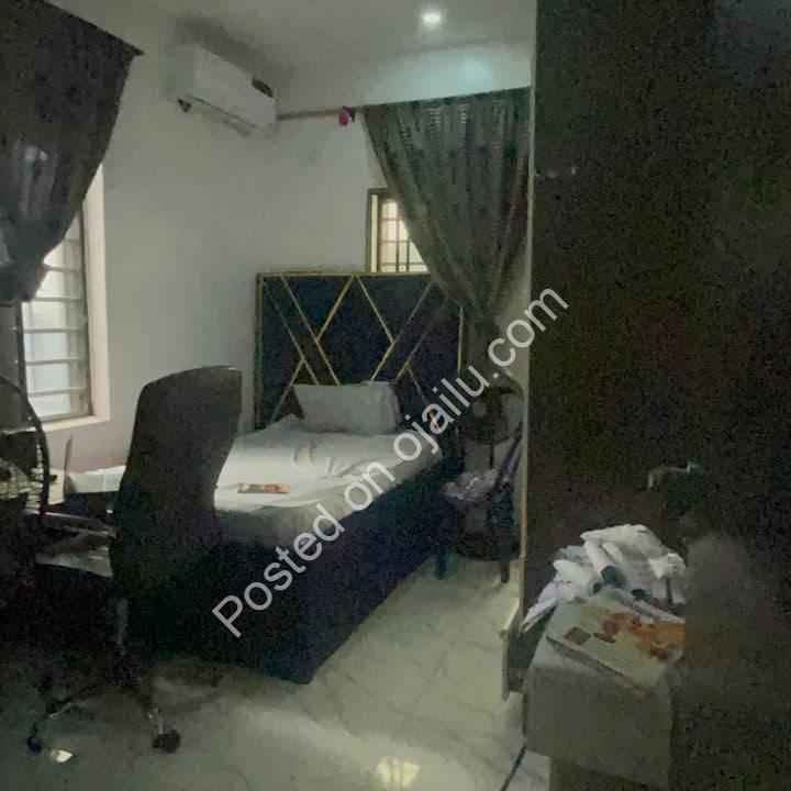 Distress Price: Prime 4-Bed Duplex in Orchid