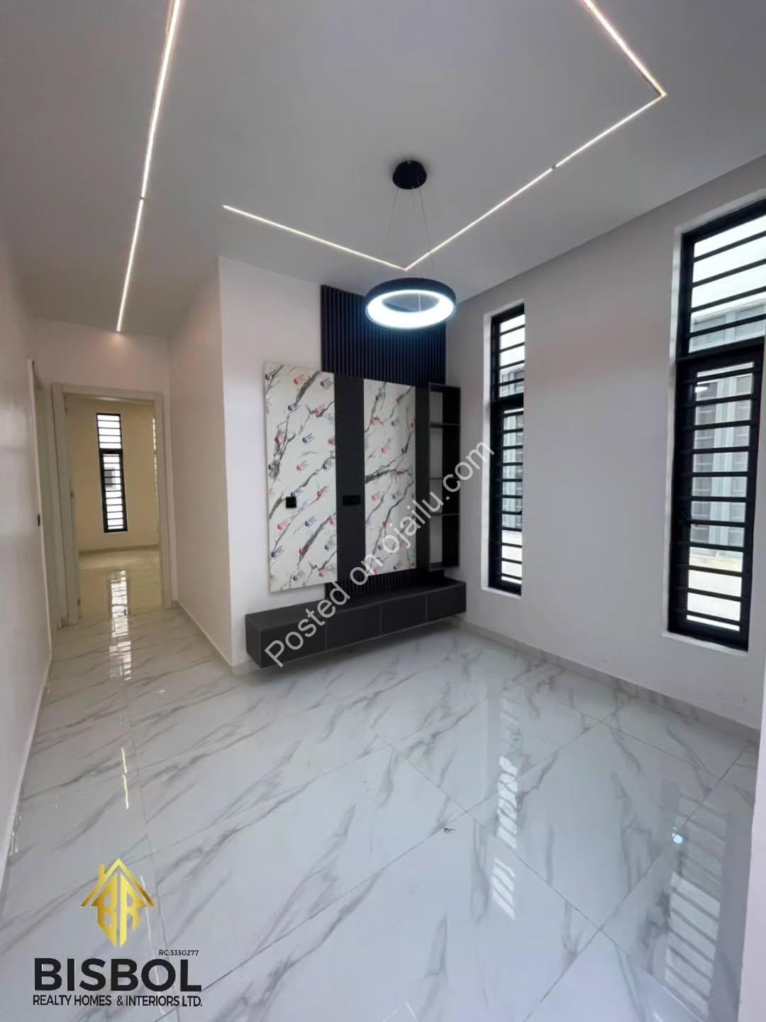 Move-In Ready: 5BR Duplex with Pool & Jacuzzi