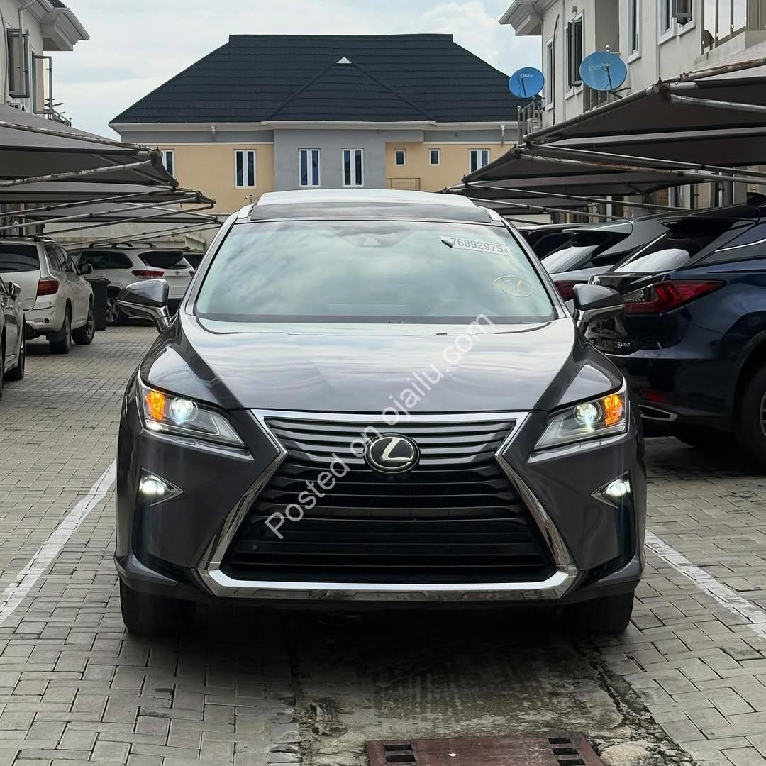 2017 Lexus RX350 Premium – Panoramic Luxury Awaits!