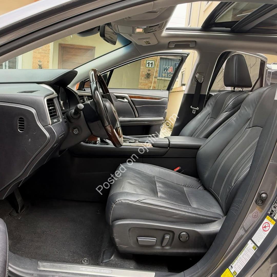 2017 Lexus RX350 Premium – Panoramic Luxury Awaits!