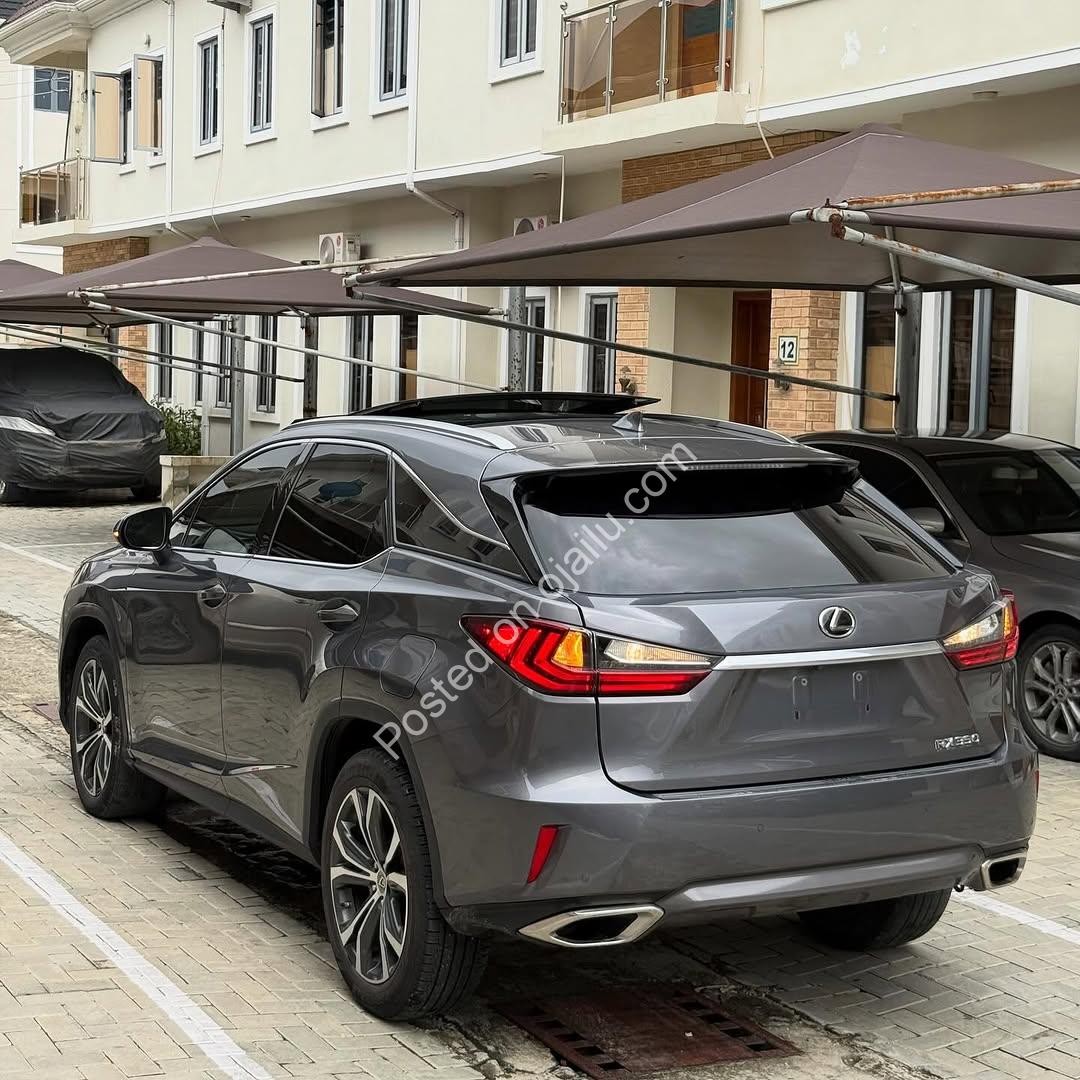 2017 Lexus RX350 Premium – Panoramic Luxury Awaits!