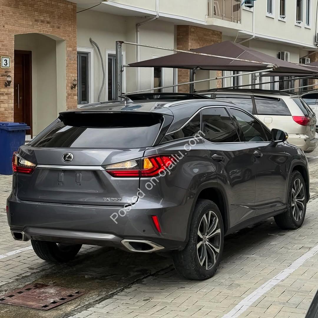 2017 Lexus RX350 Premium – Panoramic Luxury Awaits!