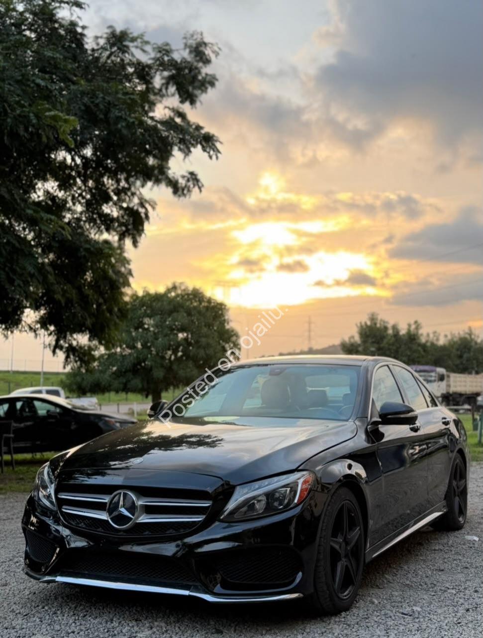 2015 Mercedes C400 4MATIC: Panoramic Roof & Keyless