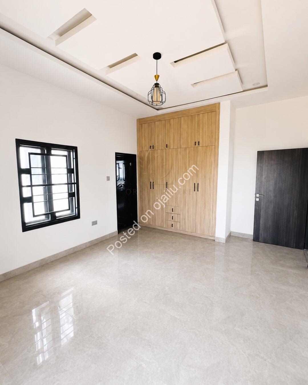5-Bed Duplex in Lifecamp: Space & Elegance Await
