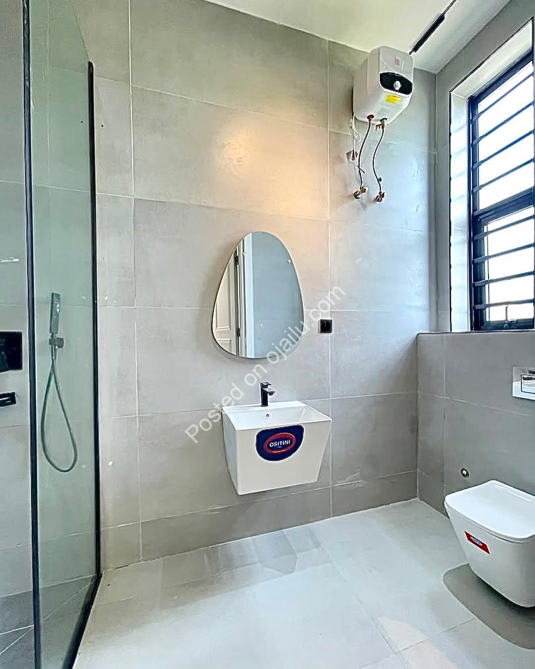 5BR Dream Home: Pool, Cinema & Rooftop Terrace