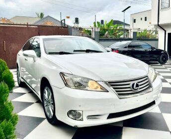 2011 Lexus ES 350: Luxury