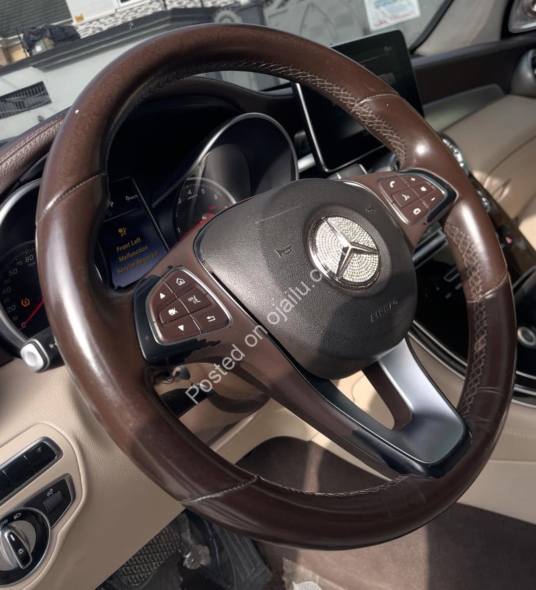 Luxury 2016 GLC300 4Matic – Panoramic Roof & 360° Camera