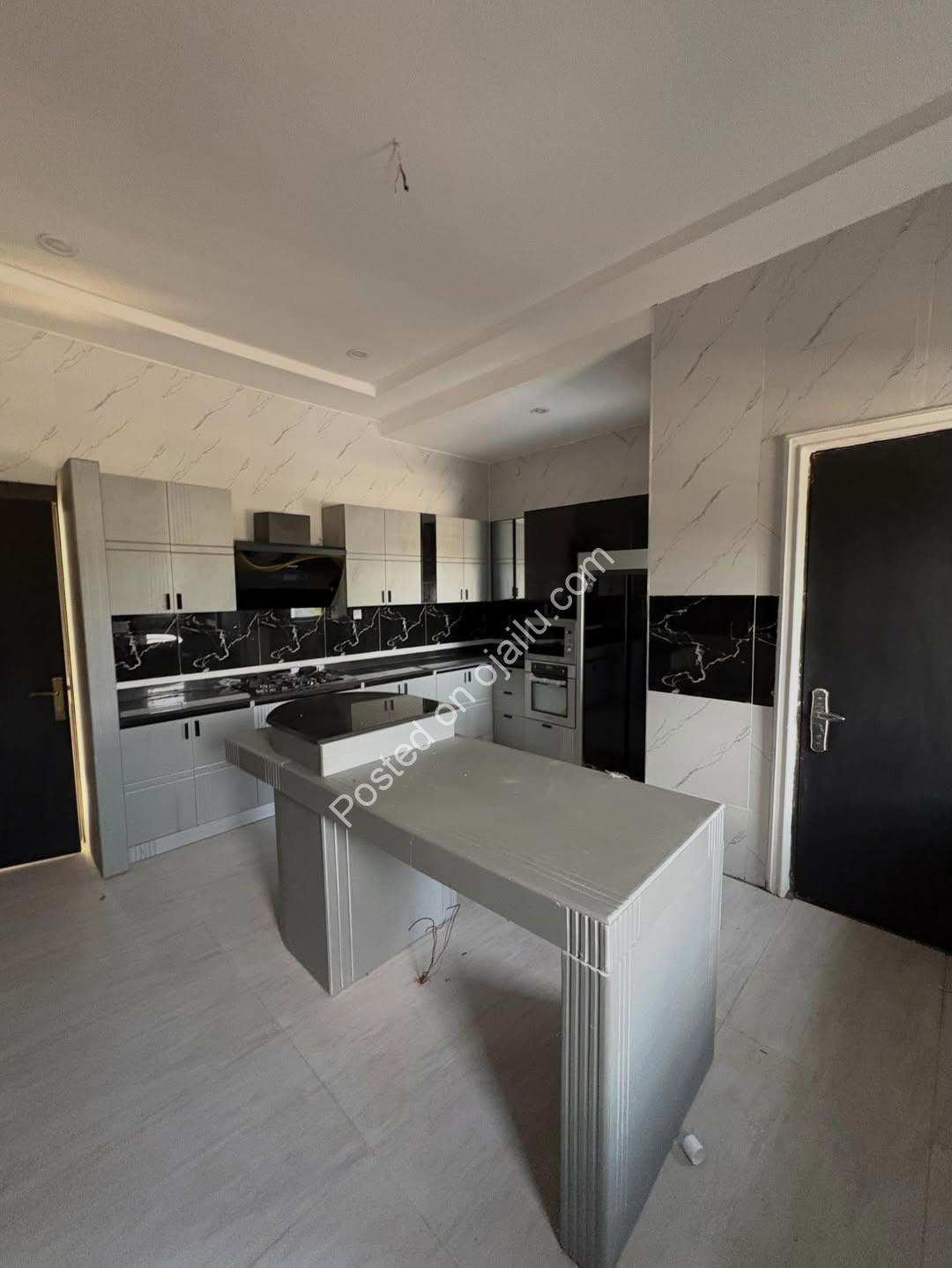 Executive 5-Bed Ensuite Triplex in Prime New Haven