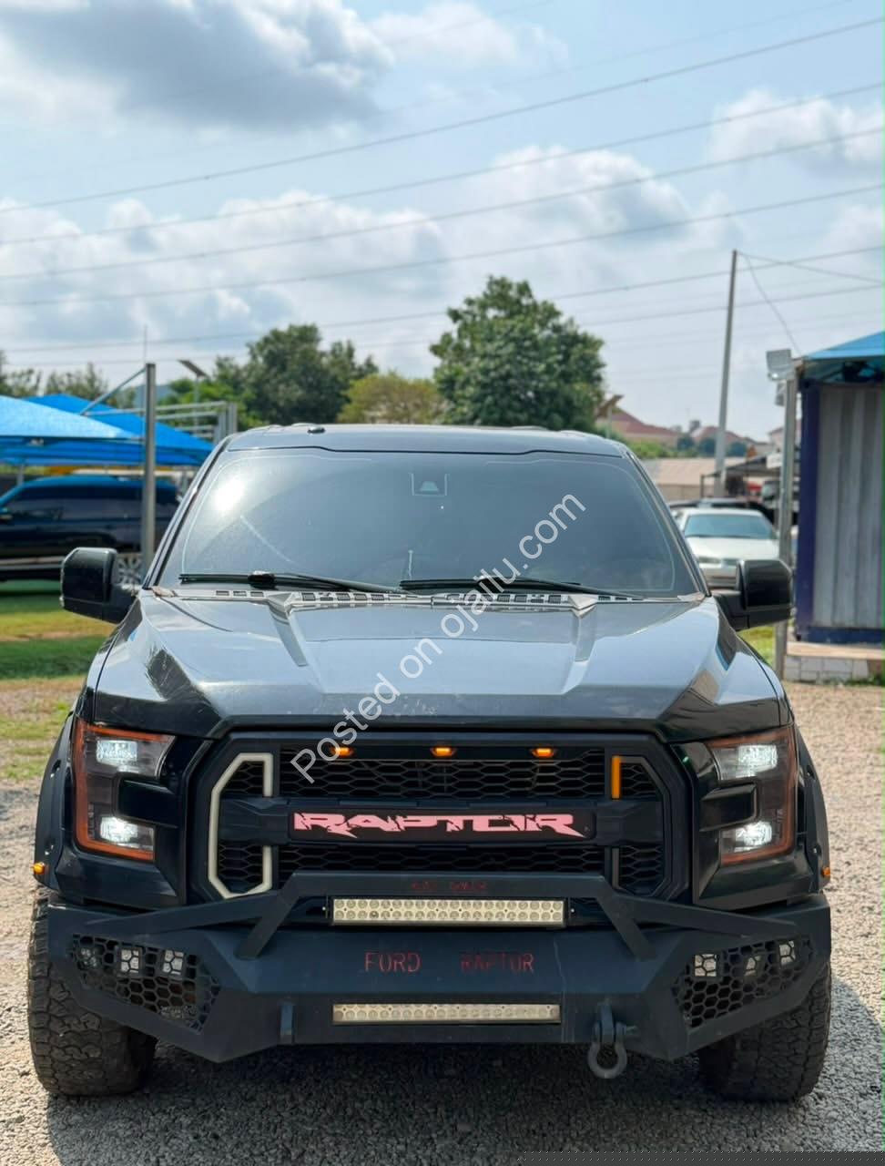 2015 Ford F150 Raptor – Luxury & Power