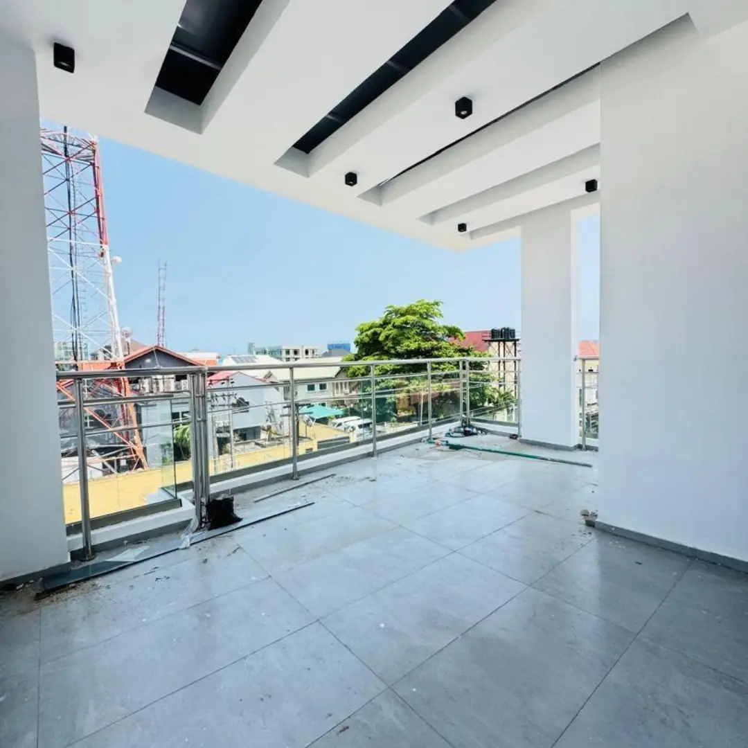 New 4-Bed Semiclassic in Lekki Phase 1 w/ BQ
