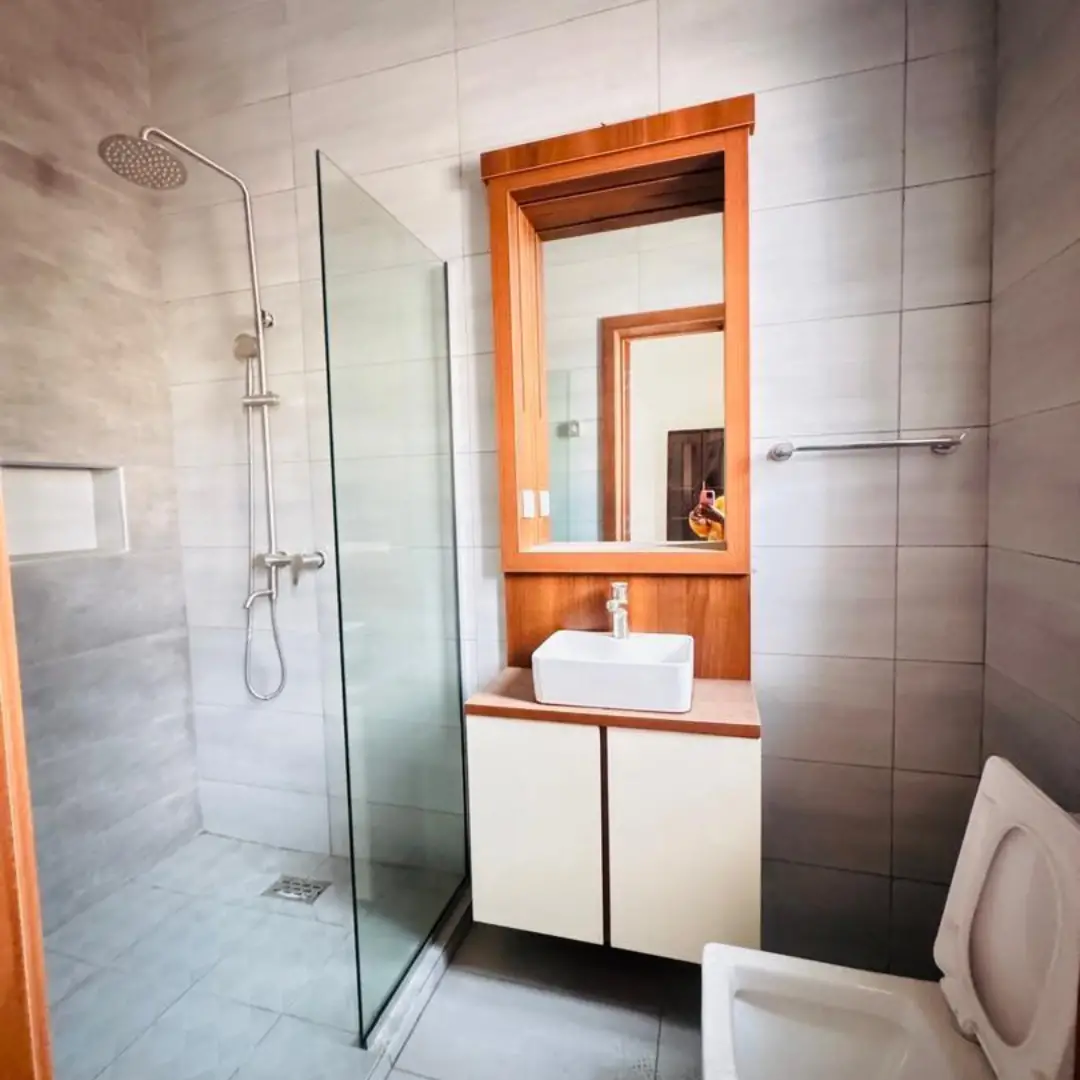 New 4-Bed Semiclassic in Lekki Phase 1 w/ BQ