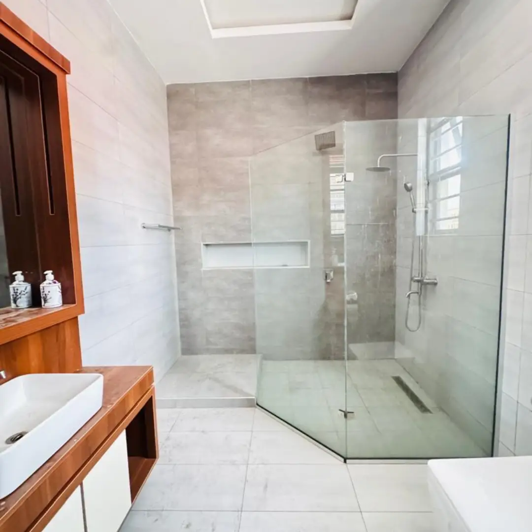 New 4-Bed Semiclassic in Lekki Phase 1 w/ BQ