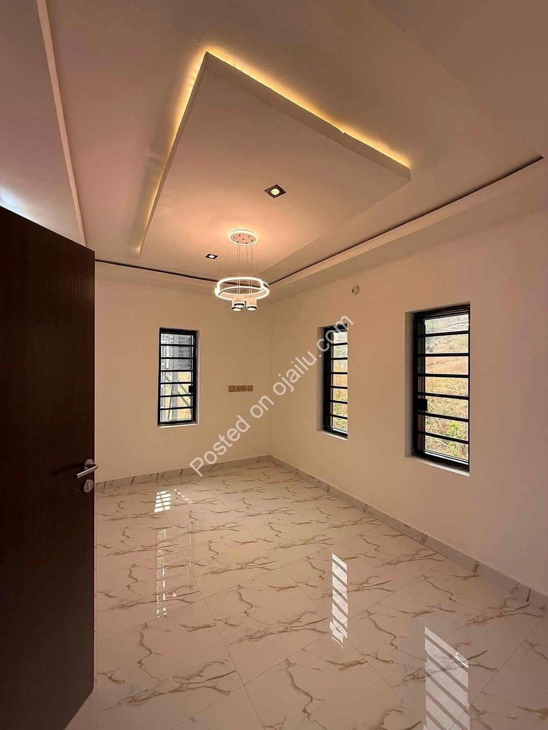 Own Your Enugu Haven: 4 En-Suite Beds in Gated Golf Annex