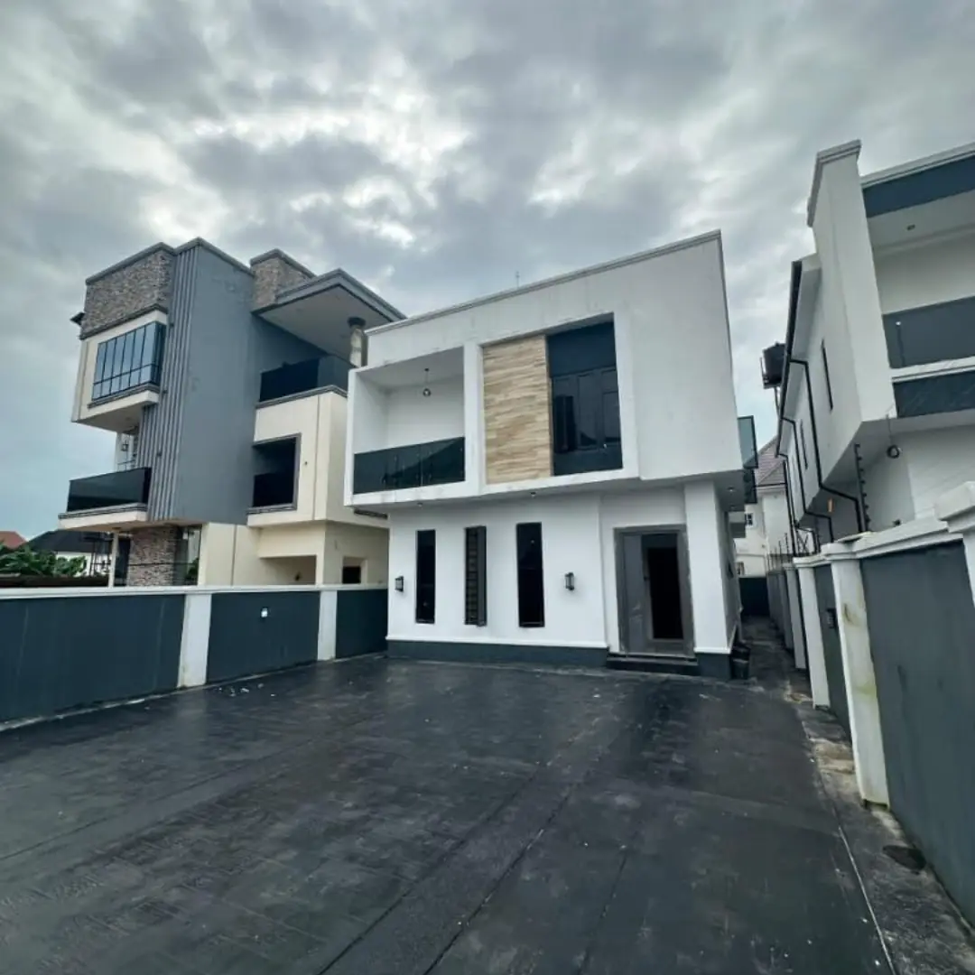 Own Port Harcourt’s Finest: 4 Ensuite Bedrooms in Secure Akwaka!