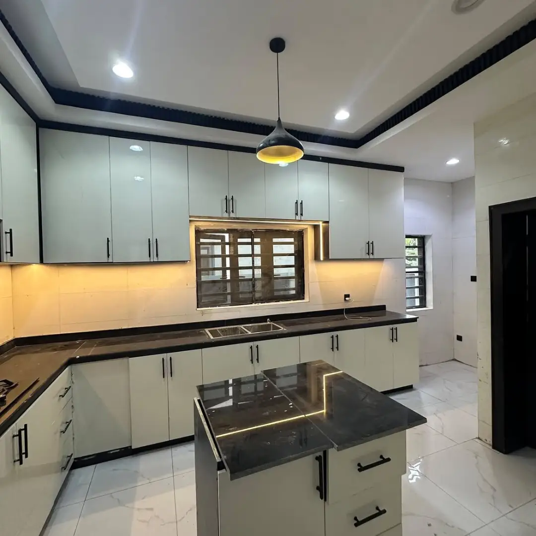 Own Port Harcourt’s Finest: 4 Ensuite Bedrooms in Secure Akwaka!