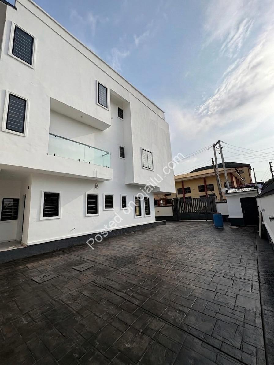 Executive 5-Bed Ensuite Triplex in Prime New Haven