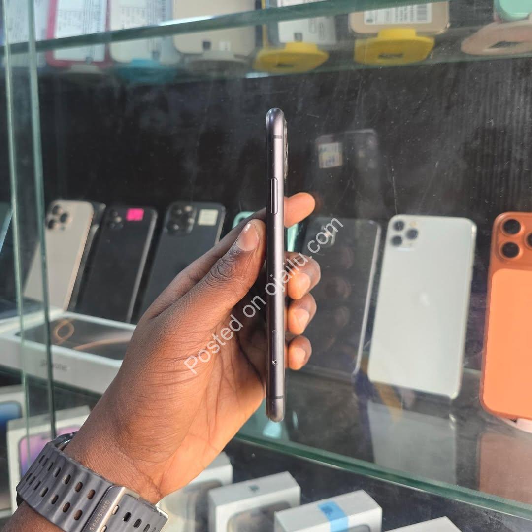 iPhone 11 64GB – Battery 86%, Dual SIM, Free Gifts!