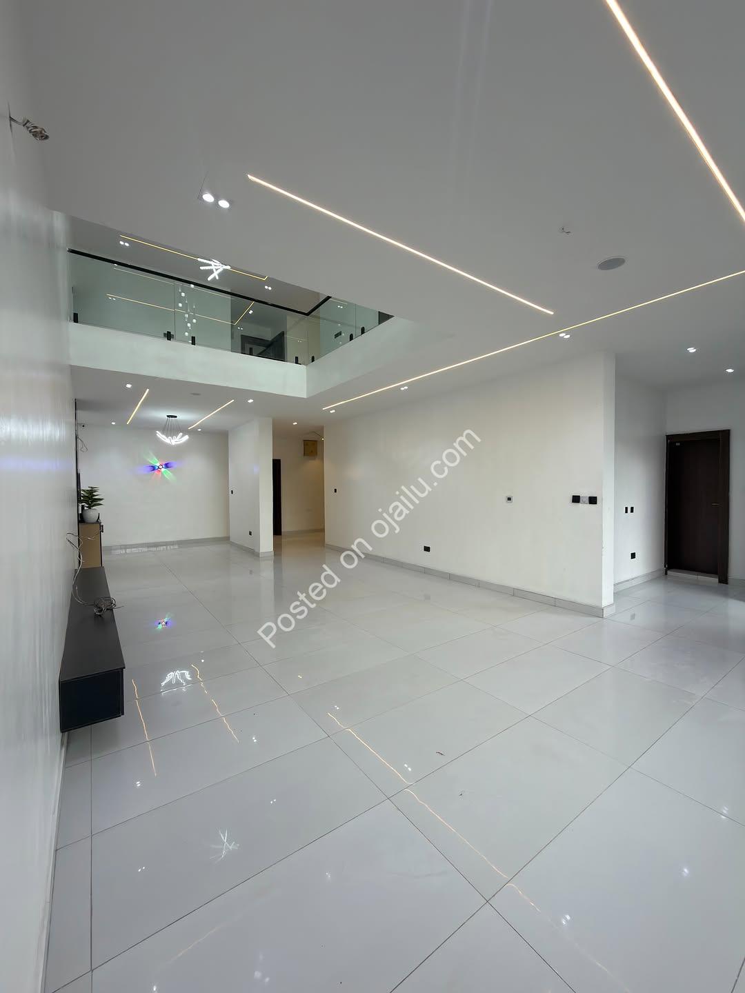 5-Bed Ensuite Duplex in Gated Centenary City