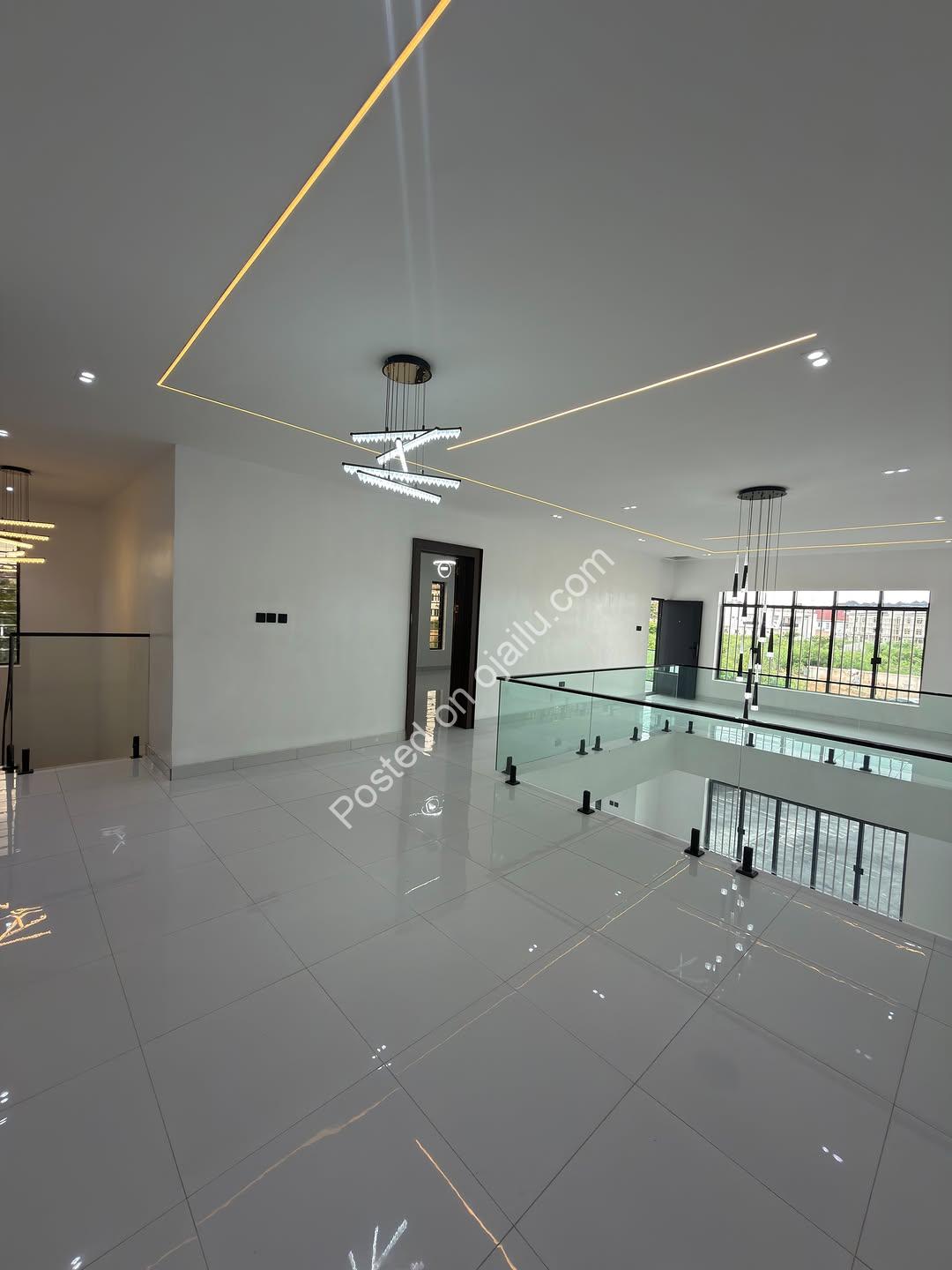 5-Bed Ensuite Duplex in Gated Centenary City