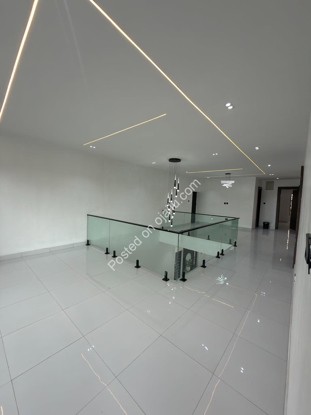 5-Bed Ensuite Duplex in Gated Centenary City