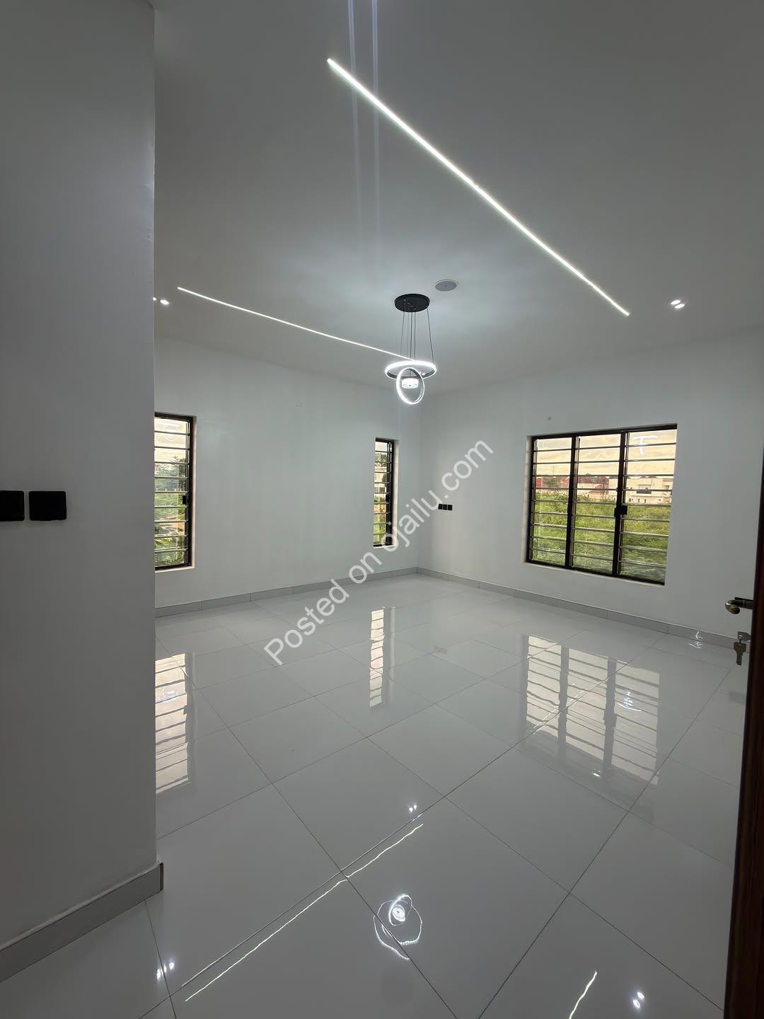 5-Bed Ensuite Duplex in Gated Centenary City