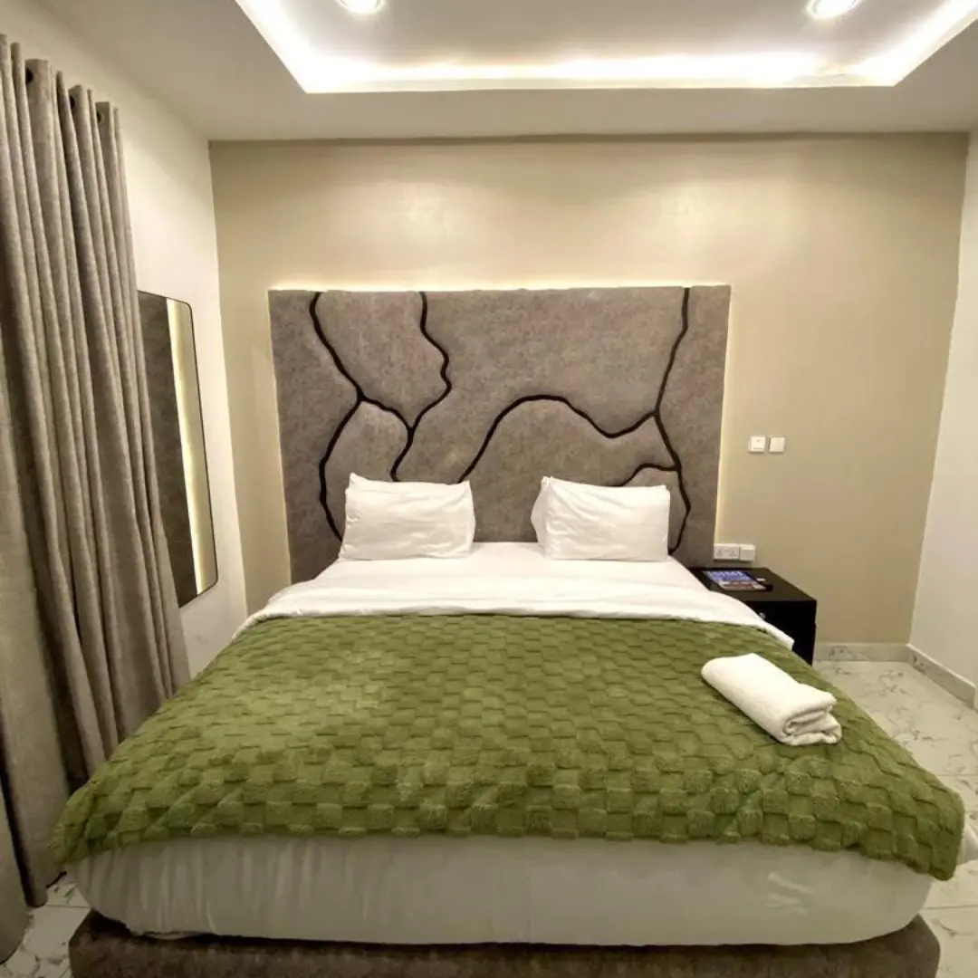 Luxury 2BR w/ PS5, Snooker & 24/7 Power – Steps from Eko Hotel