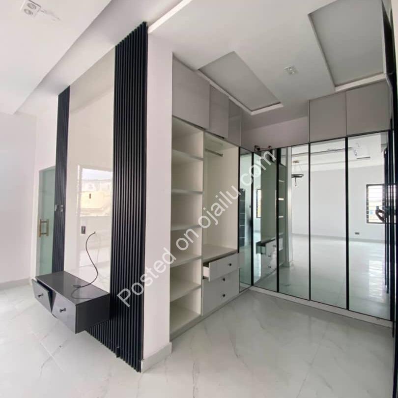 Your Oasis Awaits in Lekki: 5-Bed Duplex + Pool