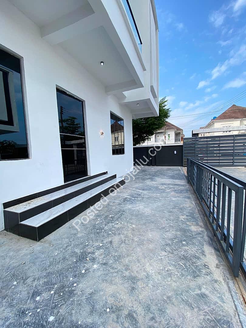 Move Into Perfection: 4BR Detached Duplex + BQ in Idado