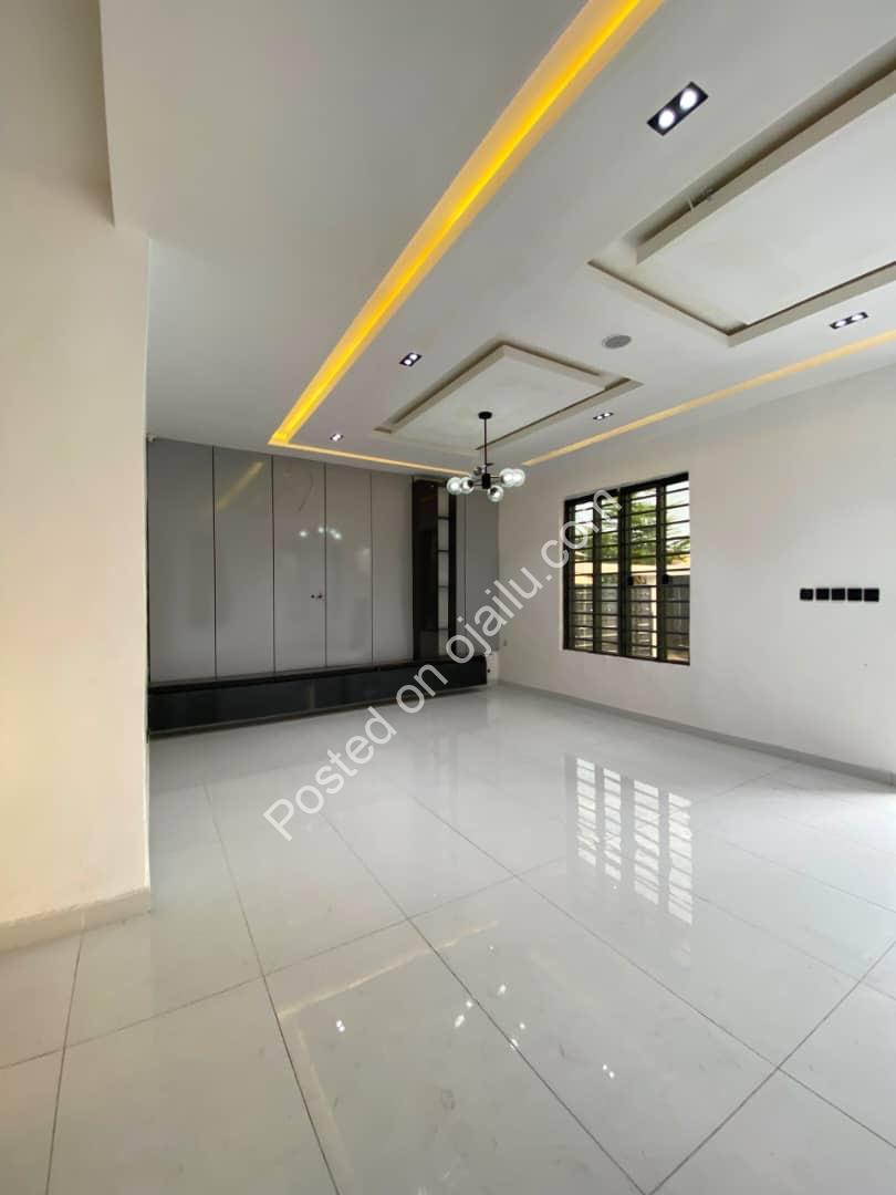 Move Into Perfection: 4BR Detached Duplex + BQ in Idado