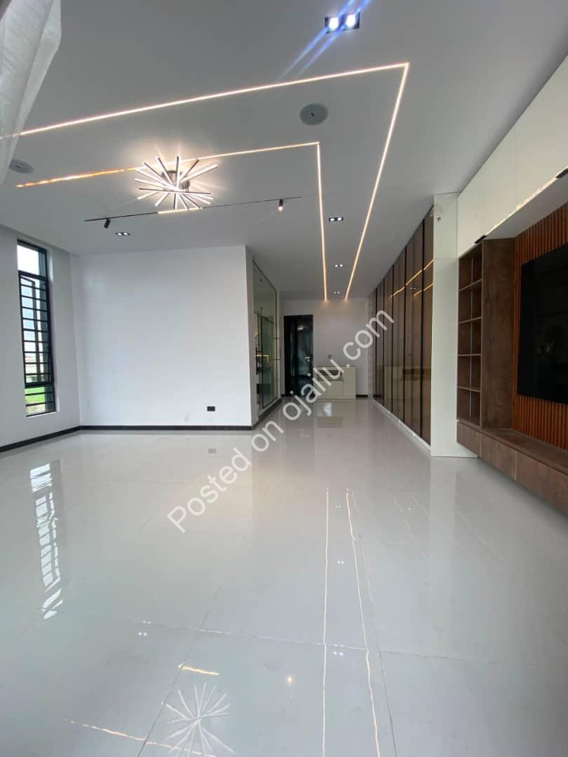 5 Bedroom Masterpiece with Pool in Ologolo