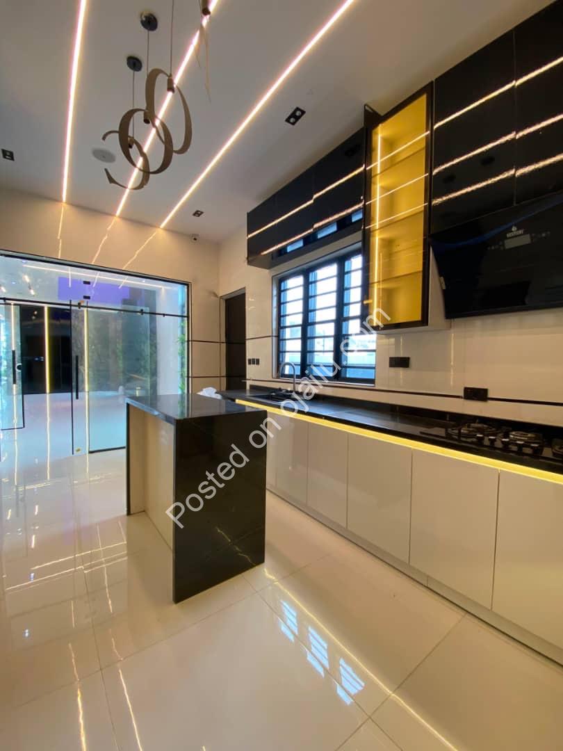 5 Bedroom Masterpiece with Pool in Ologolo