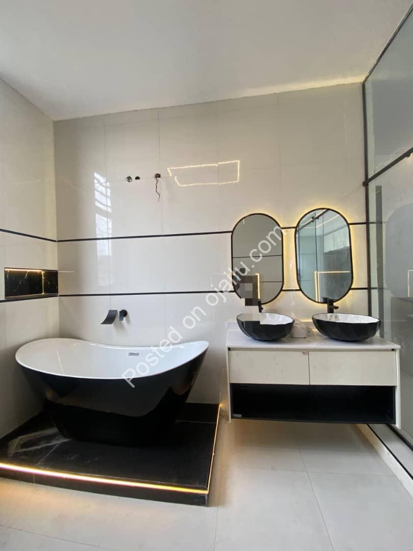 5 Bedroom Masterpiece with Pool in Ologolo