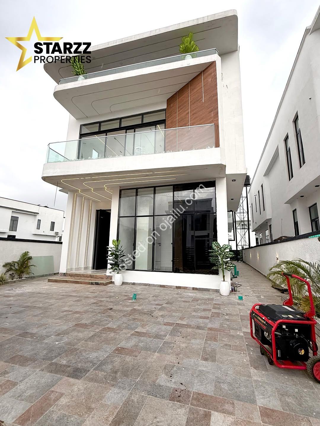 Your Private 5-Bed Escape: Poolside Luxury in Ajah