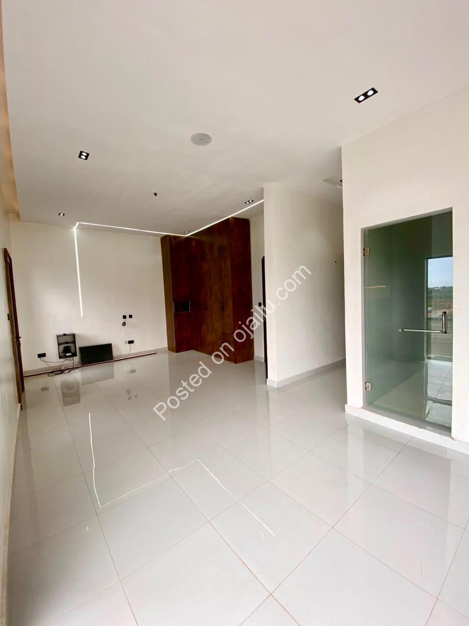 Move-In Ready: 4BR En-Suite in Centenary!