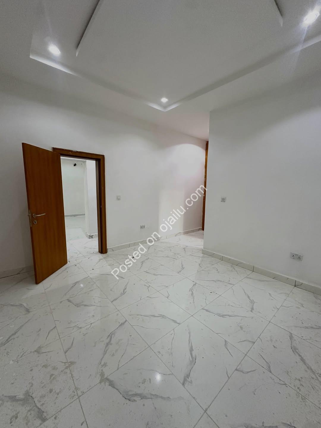 Spacious 3-Bed in Jahi with En-suites & Parking