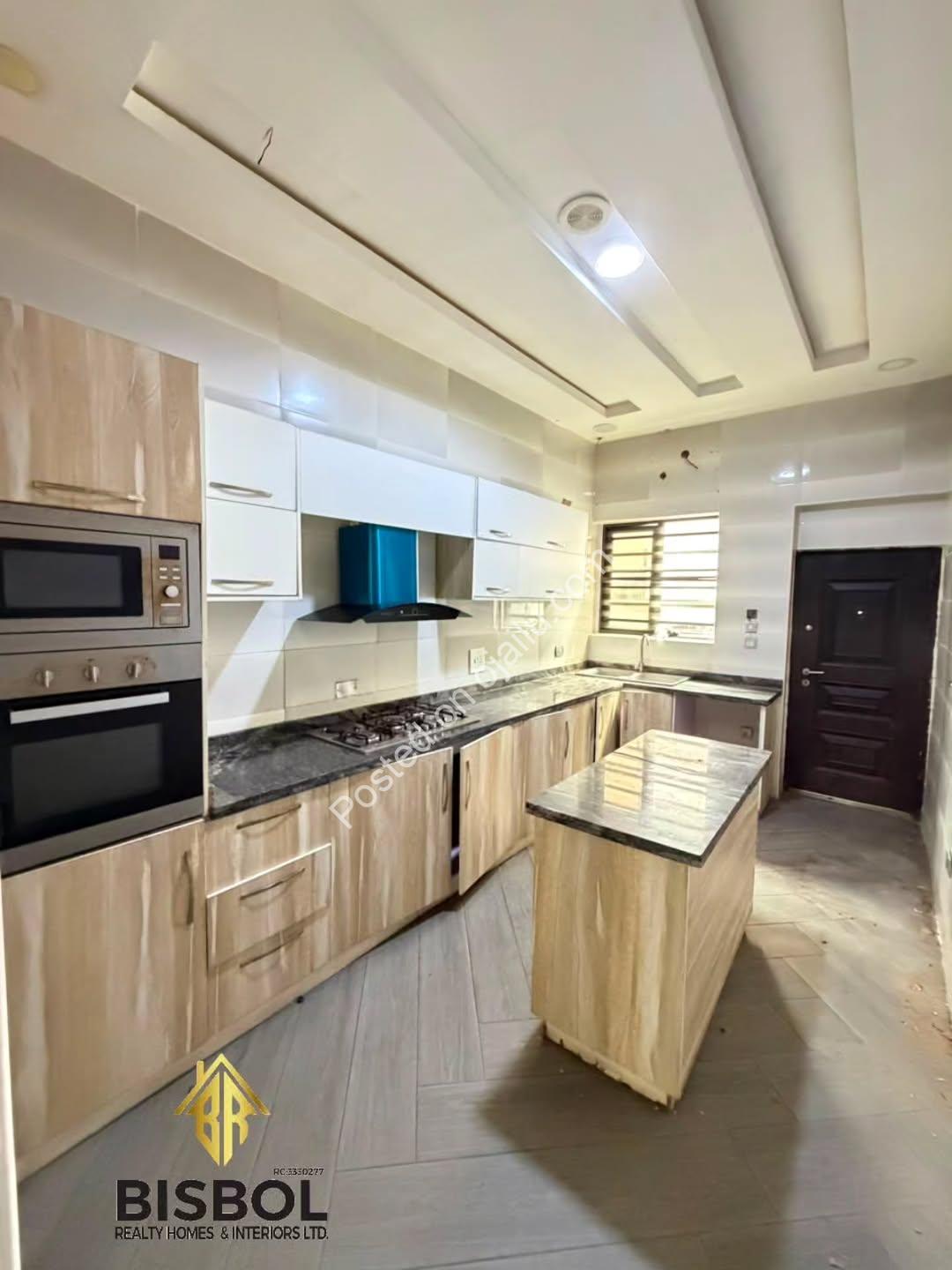 Distress Sale: 4BR Chevron Duplex w/ Jacuzzi