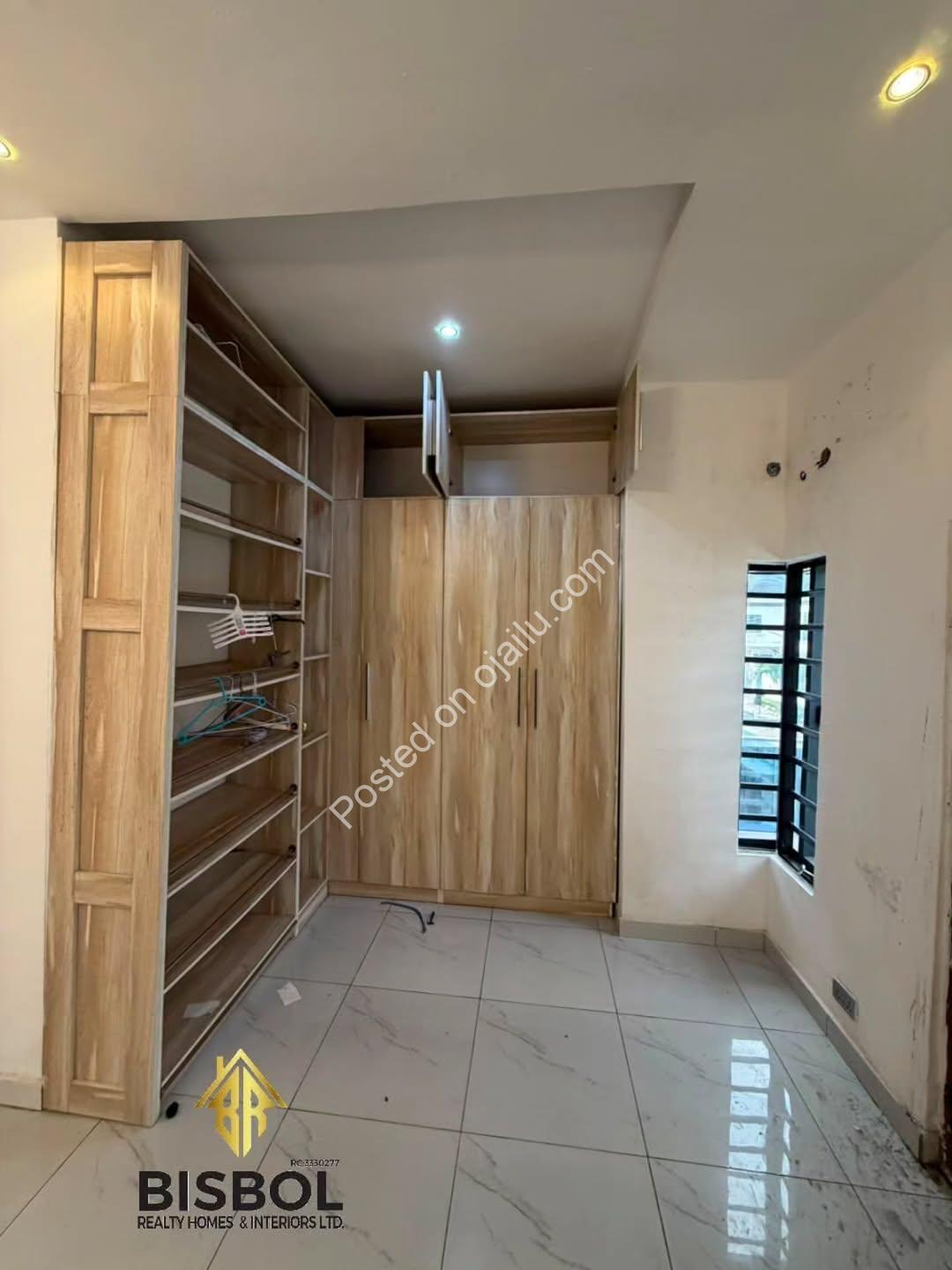 Distress Sale: 4BR Chevron Duplex w/ Jacuzzi