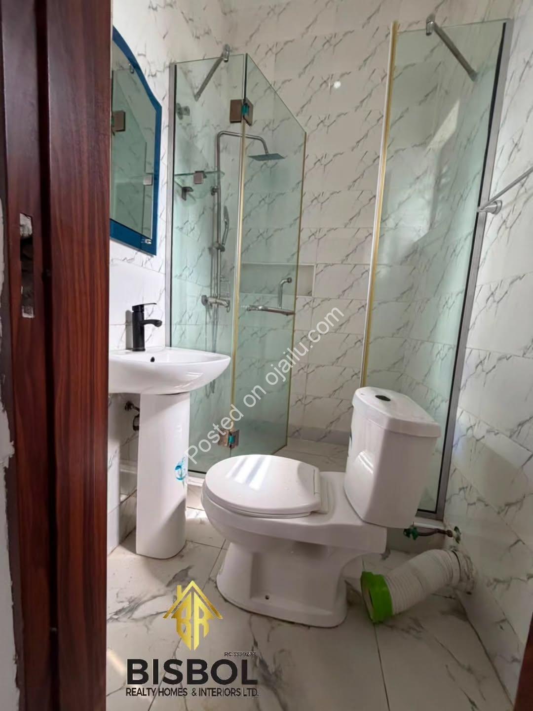 Distress Sale: 4BR Chevron Duplex w/ Jacuzzi