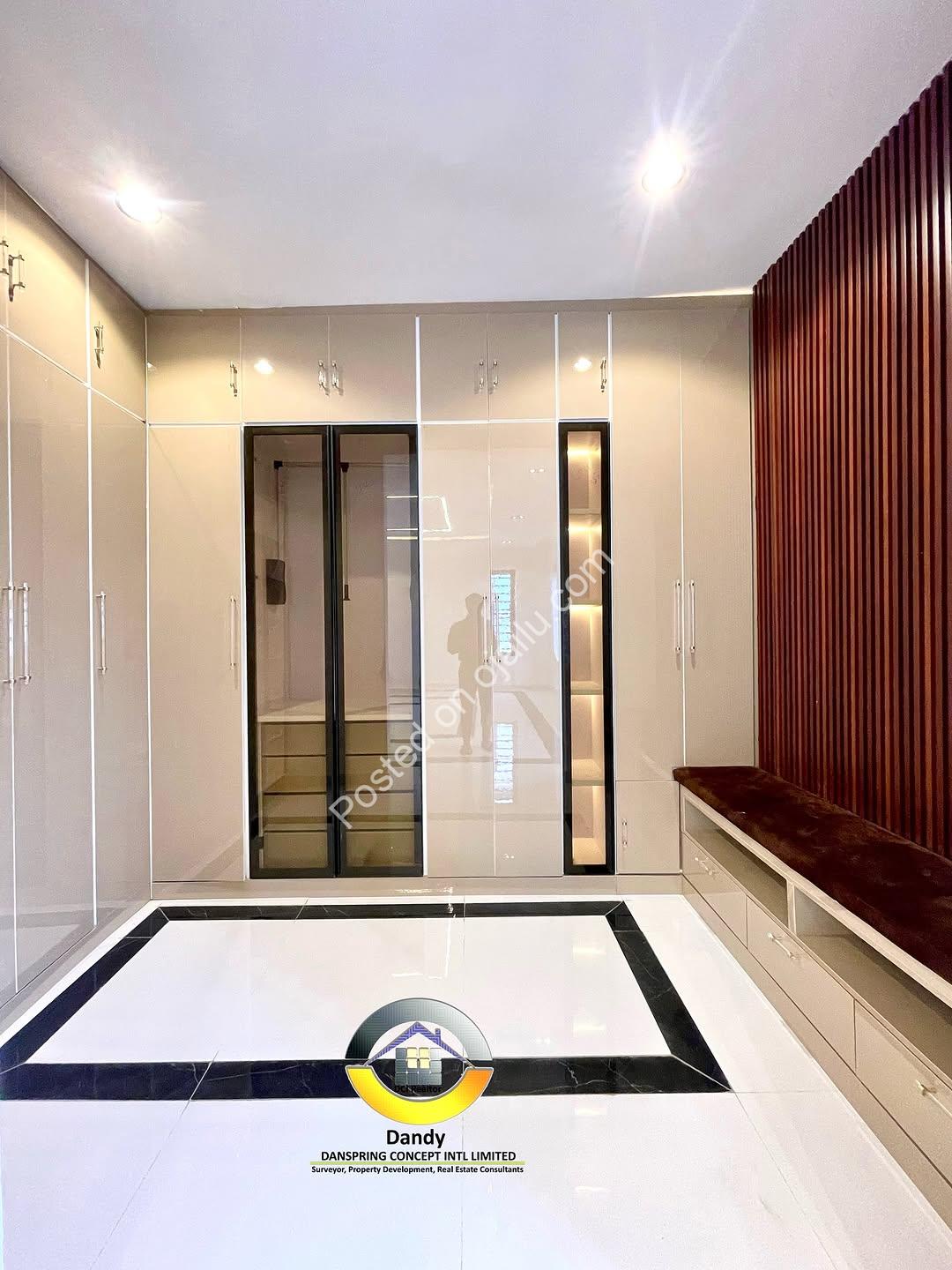 5-Bed Smart Home in Chevron: N650M