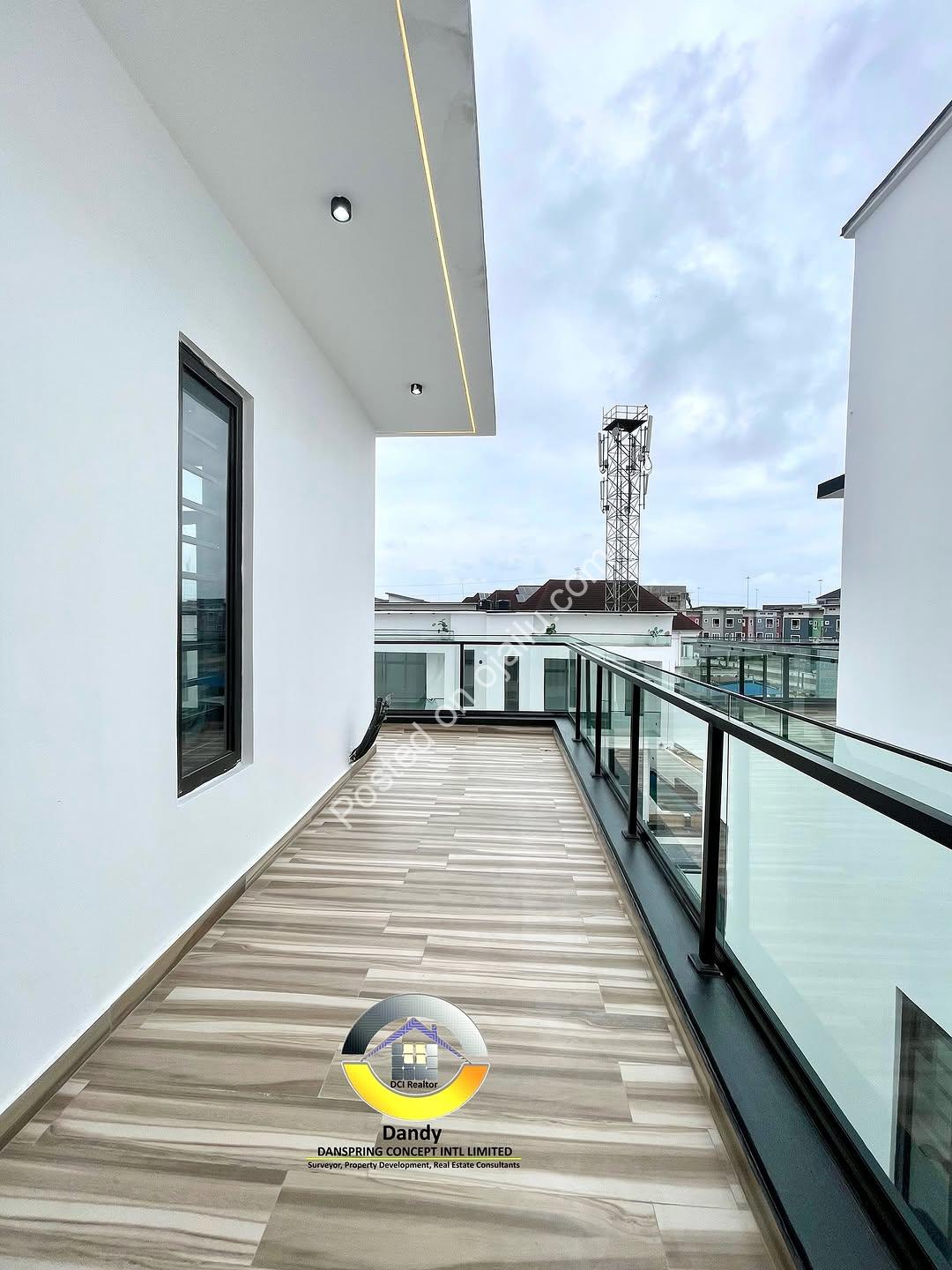 5-Bed Smart Home in Chevron: N650M