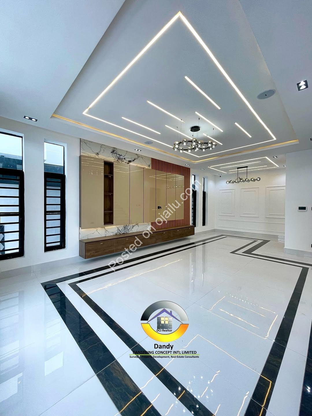 5-Bed Smart Home in Chevron: N650M