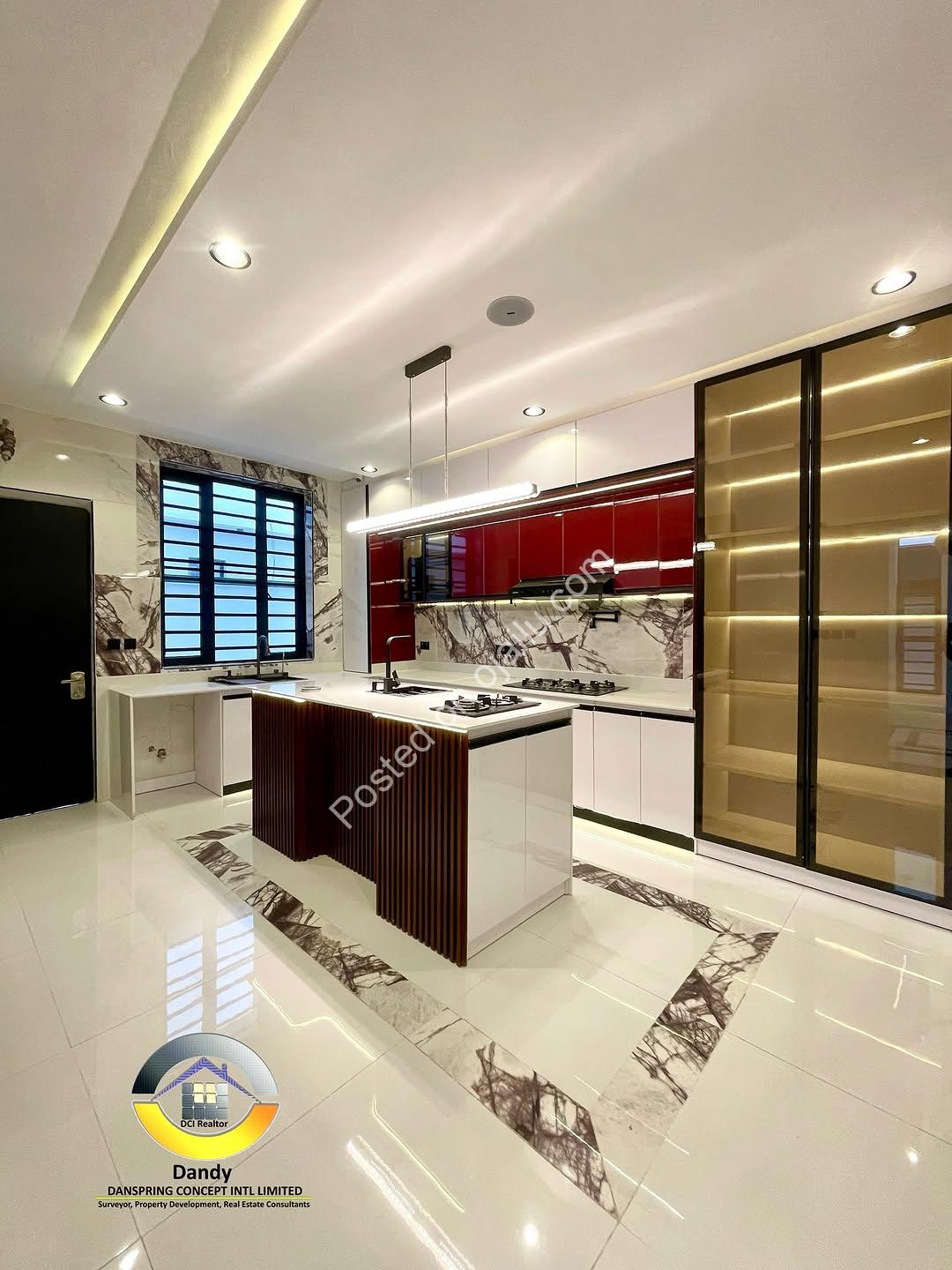 5-Bed Smart Home in Chevron: N650M