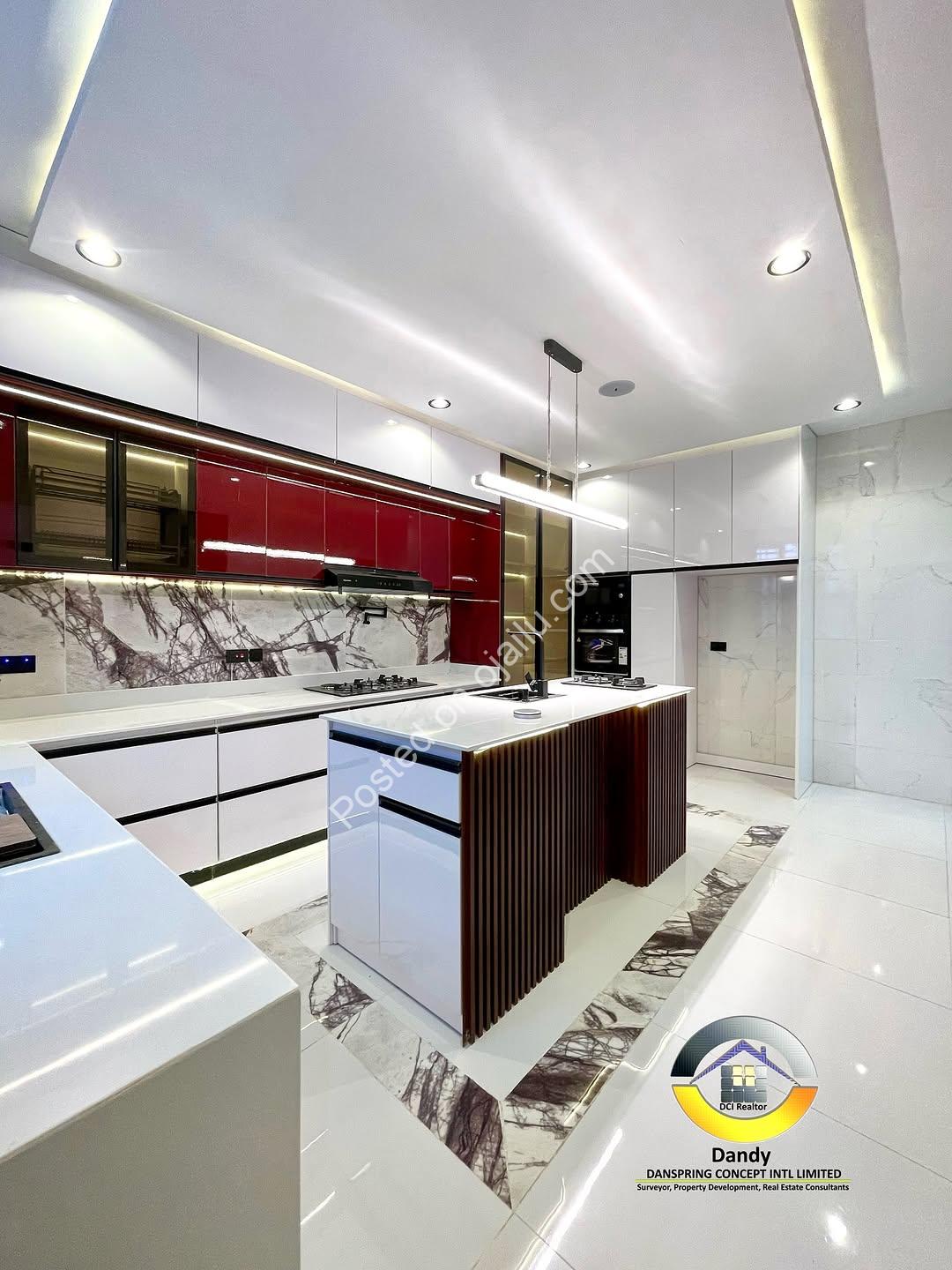 5-Bed Smart Home in Chevron: N650M