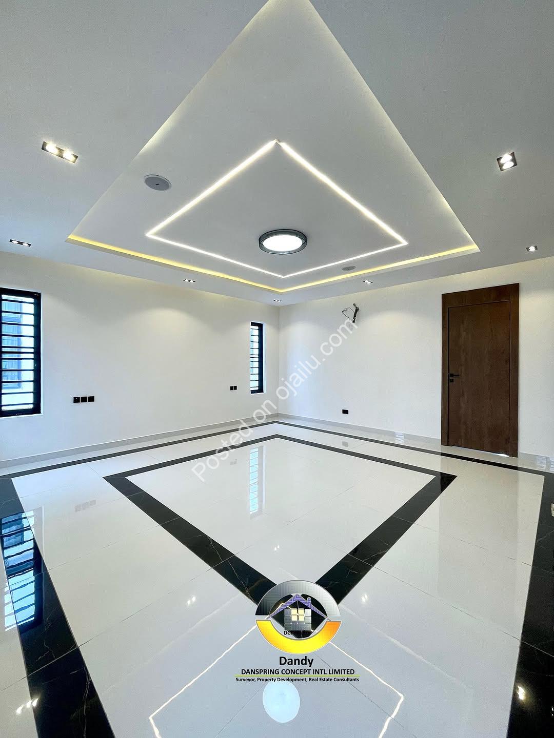 5-Bed Smart Home in Chevron: N650M