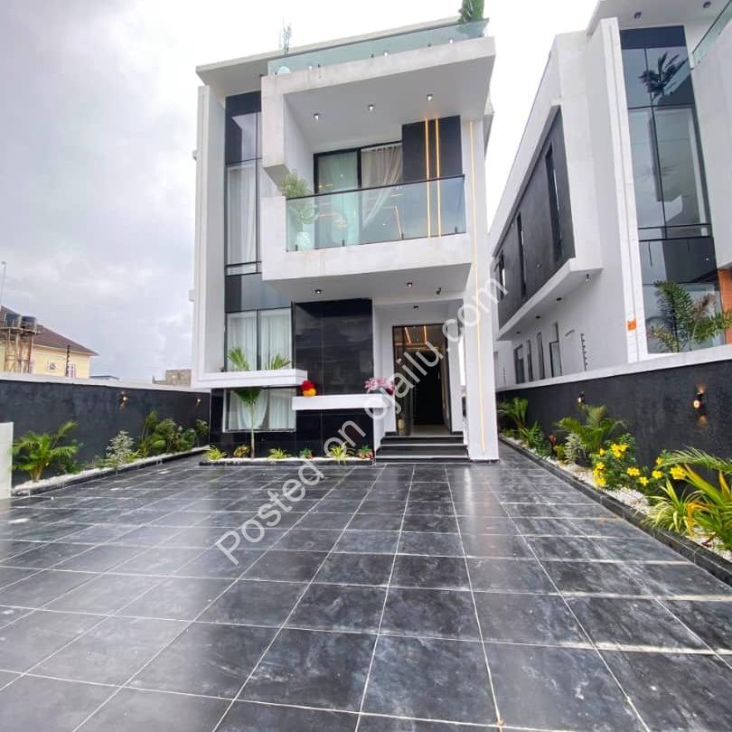 5-Bed Detached Gem w/ Pool in Ologolo