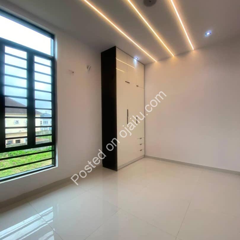 5-Bed Detached Gem w/ Pool in Ologolo
