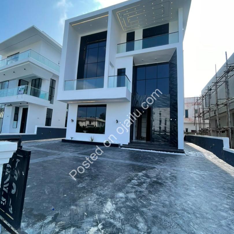 5-Bed Ikota Duplex: Pool, Gym & Cinema