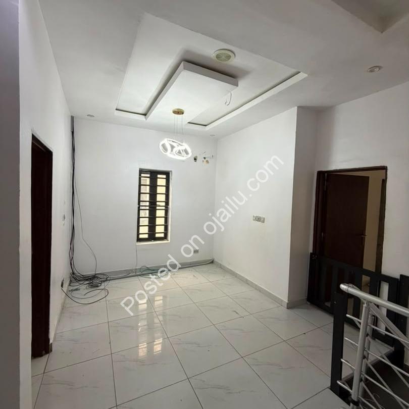 Chevron 4-Bed Duplex: Jacuzzi & Finishing Perfection