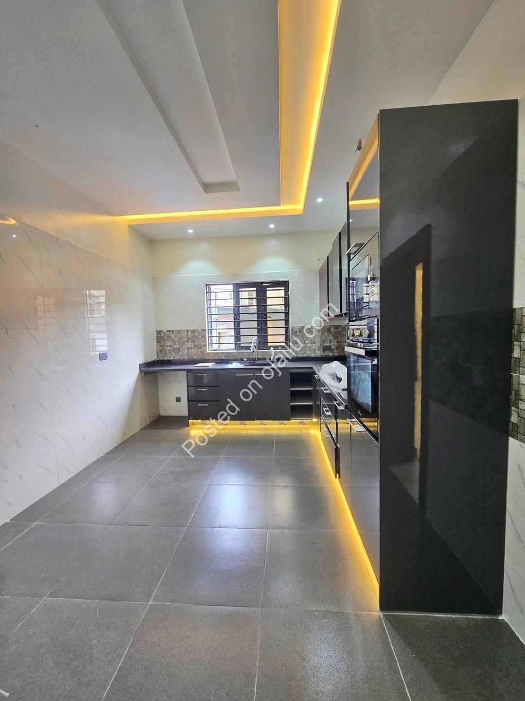 3BR All-Ensuite Haven w/ Inverter & High Ceilings