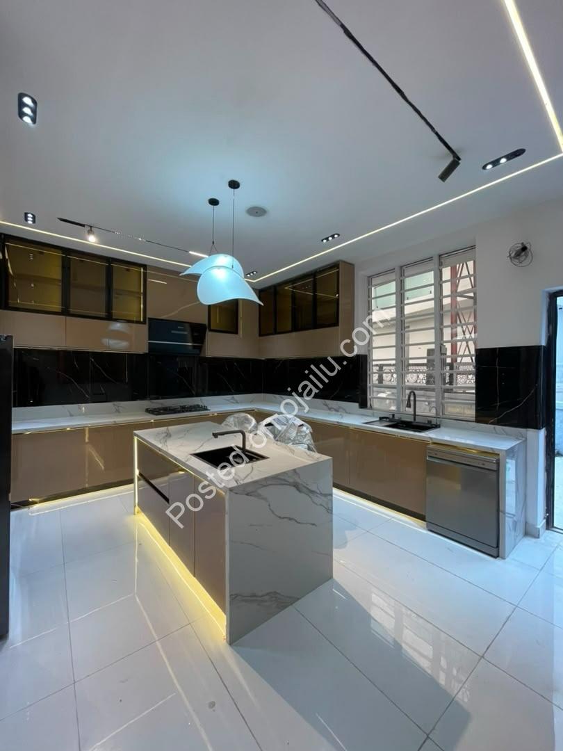 5-Bed Chevron Duplex: Pool, Cinema & CofO Ready